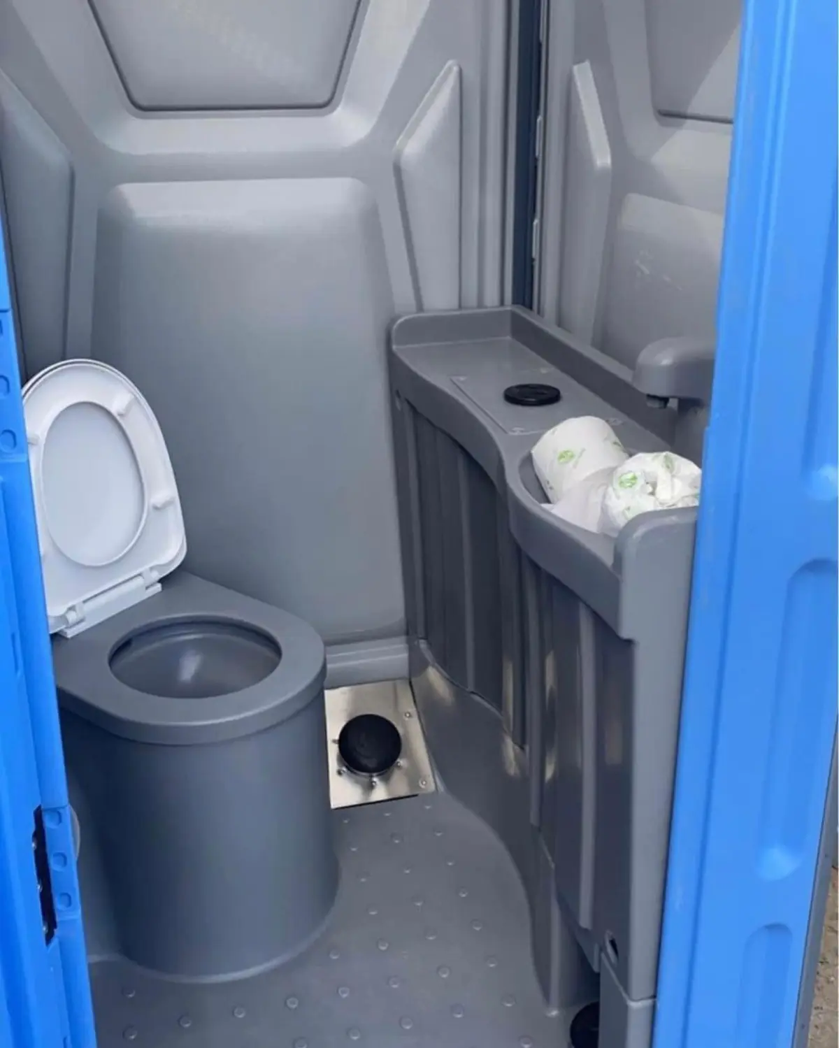 Flushing + sink rental unit