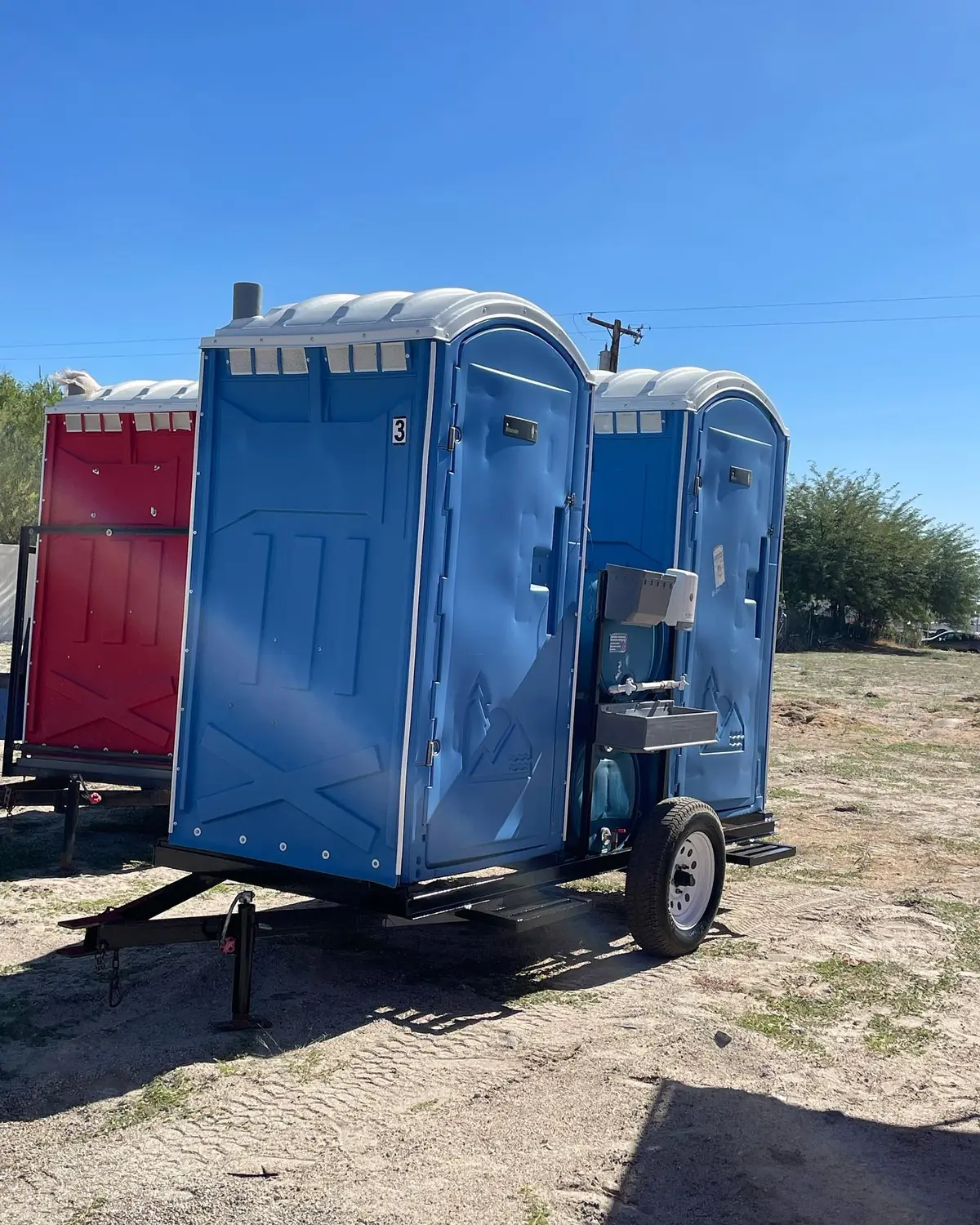 Towable unit for moving crews